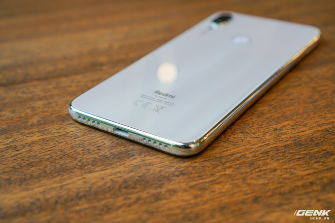 Trên tay Xiaomi Redmi Note 7 màu Trắng Ánh Trăng: viền mạ copy thiết kế iPhone, giá 4,99 triệu đồng - Ảnh 6.